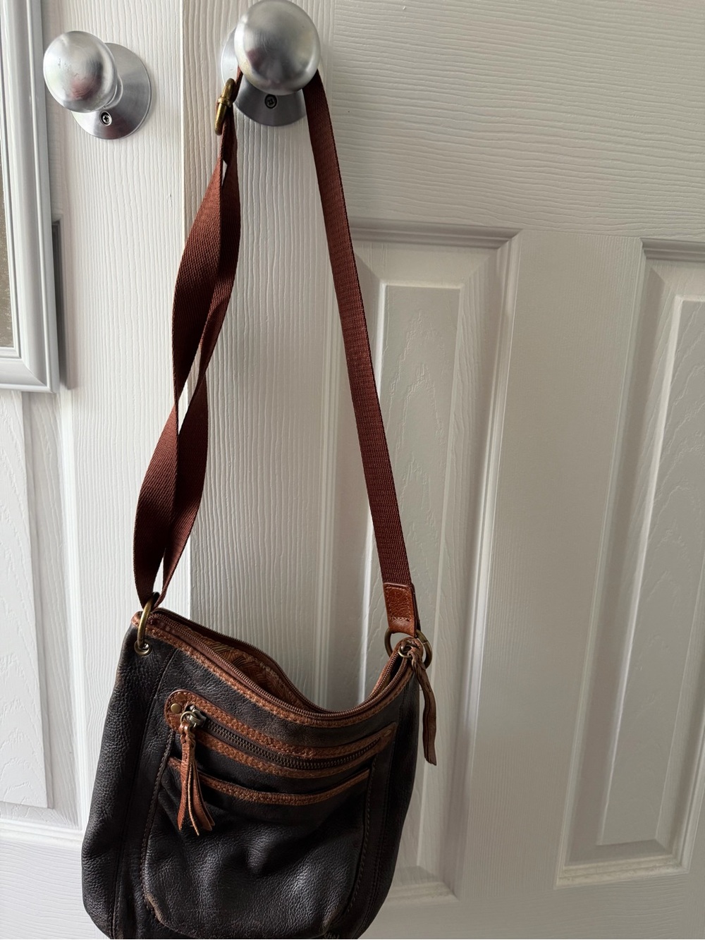 The Sak Dark Brown Leather Crossbody Bag with Tan Trim - Picture 7 of 8